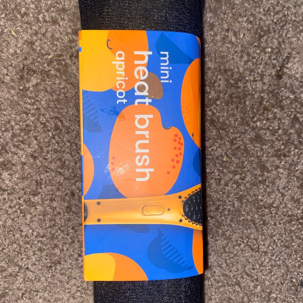 Brush straightener